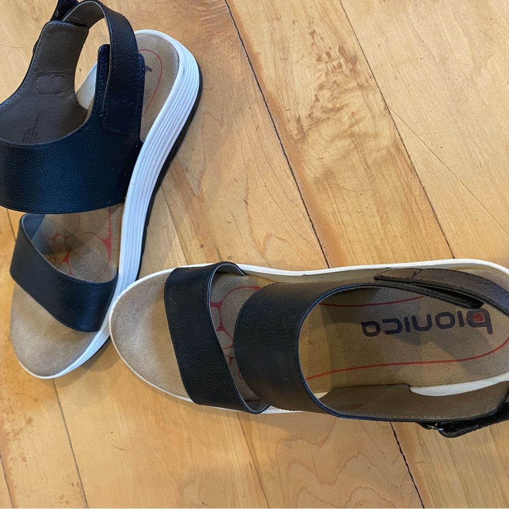 Bionica Yolanda Black Platform Sandal Size 9.5 EUC